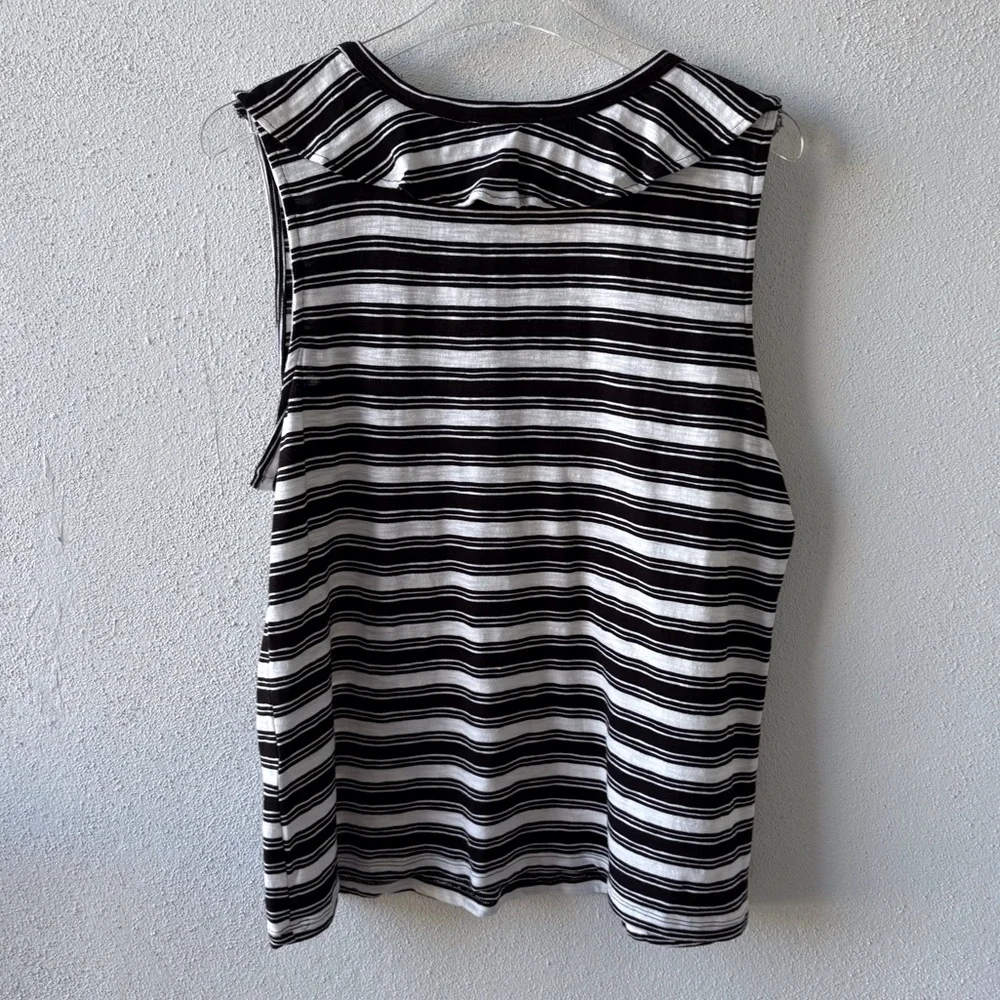 White House Black Market‎ XL Sleeveless Ruffle V Neck Stripe Tank Casual Beach